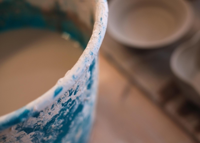 töpferei eimer mit wasser